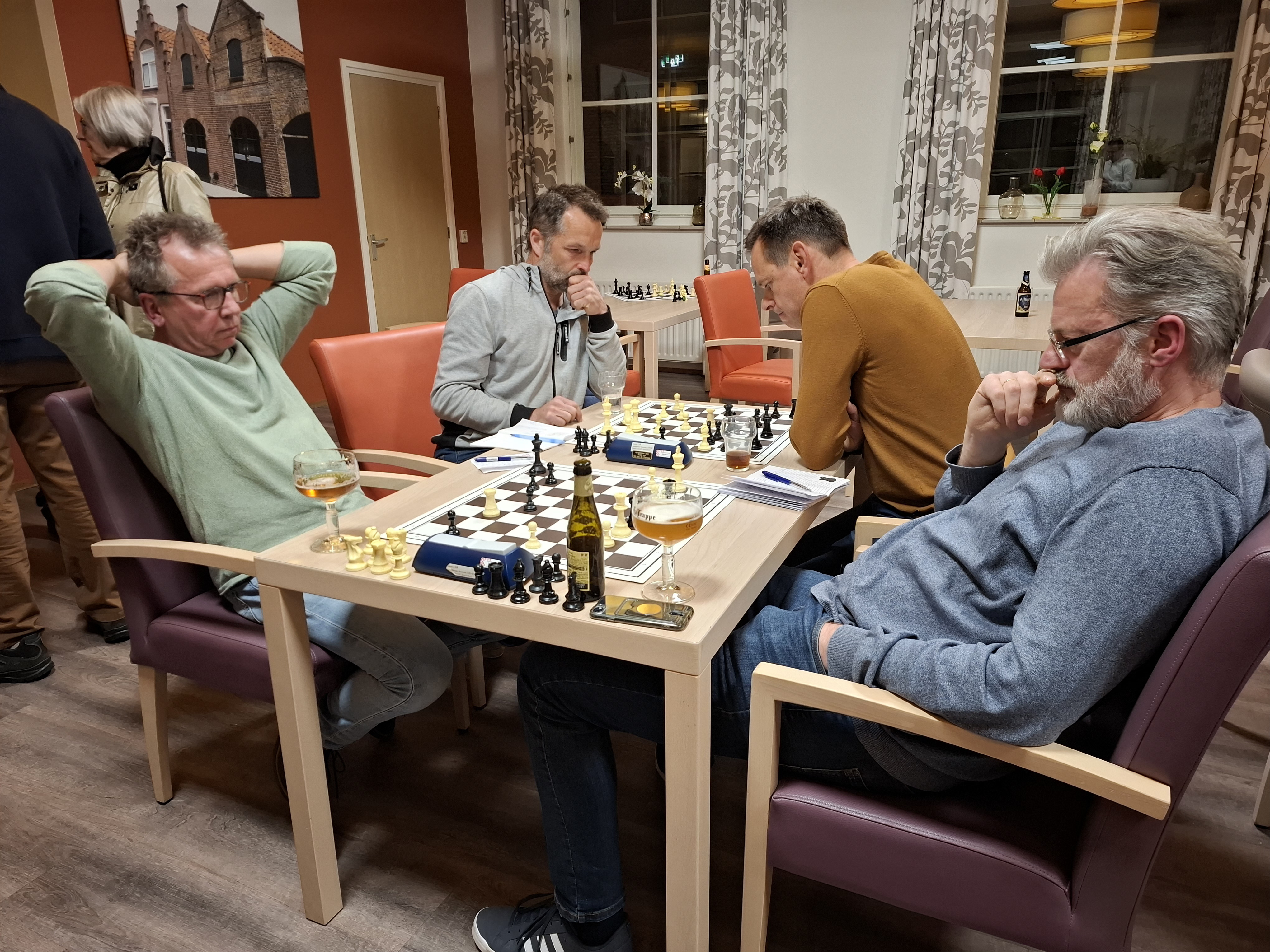 Als beiden achterover leunen lijkt remise in de maak...