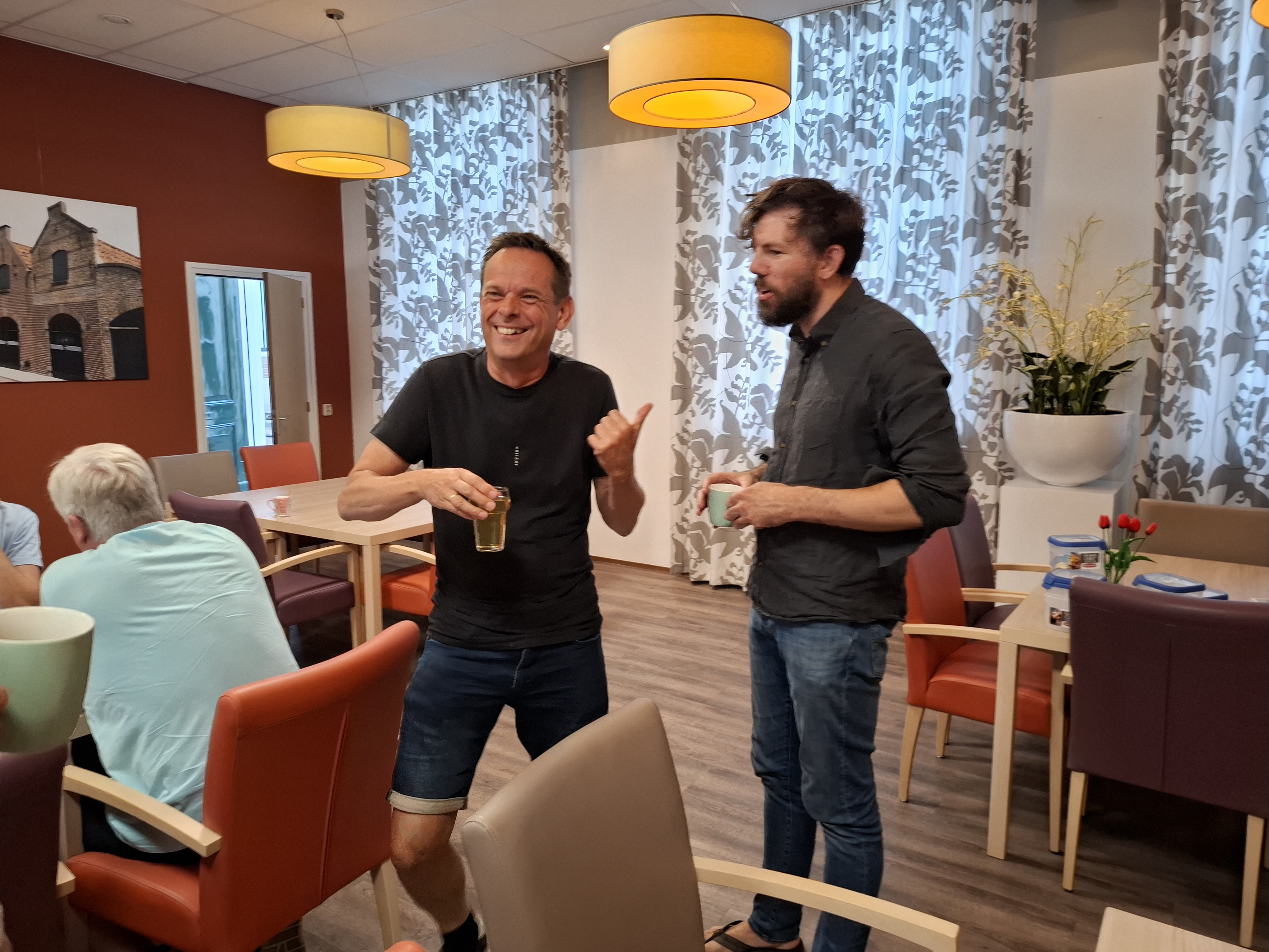 Tussen de partijen door is er ruimte genoeg voor een hoop gezelligheid.